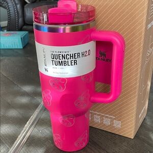 Stanley Quencher H2.0 Tumbler in Bright Pink